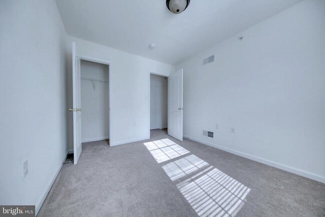 Building Photo - 40 Mustang Dr