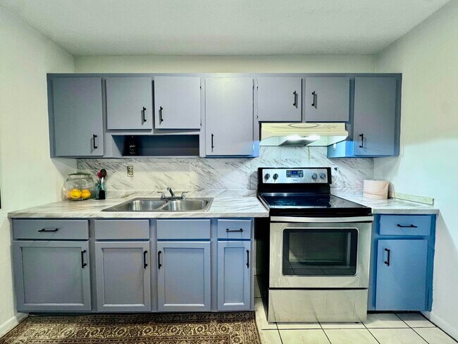 Building Photo - 3403 Hi St