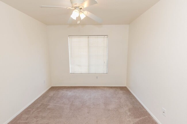 Building Photo - Available! 2 Bedroom Townhome inside Pacif...