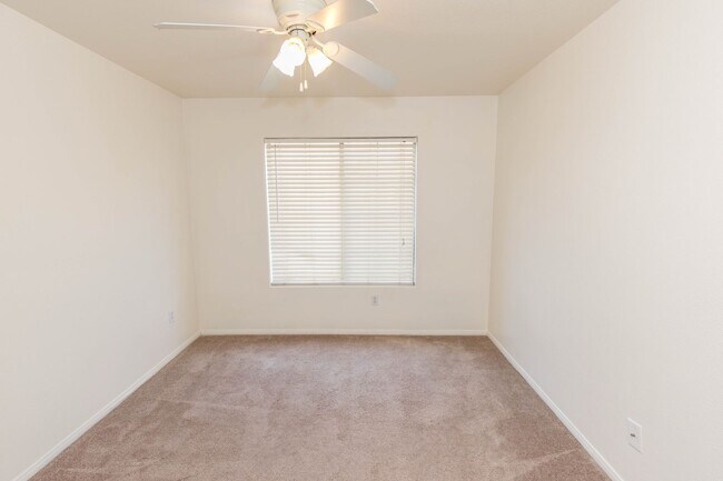 Building Photo - Move In Special Available! 2 Bedroom Townh...