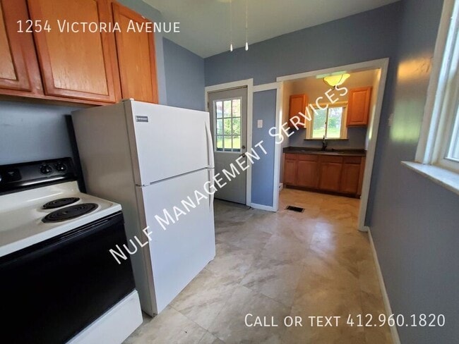 Building Photo - 1254 Victoria Ave