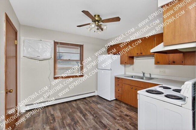 Building Photo - 312 E 5th St