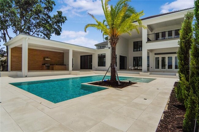 Building Photo - 15023 Pendio Dr
