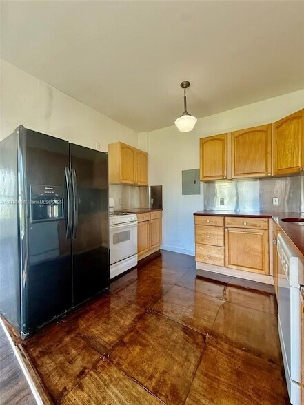 Building Photo - 4035 Meridian Ave