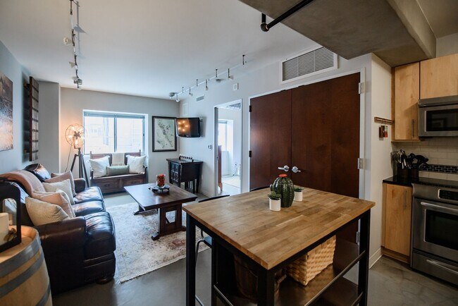 Building Photo - Authentically Cool Downtown Austin Condo | Walk Everywhere | Fully Furnished