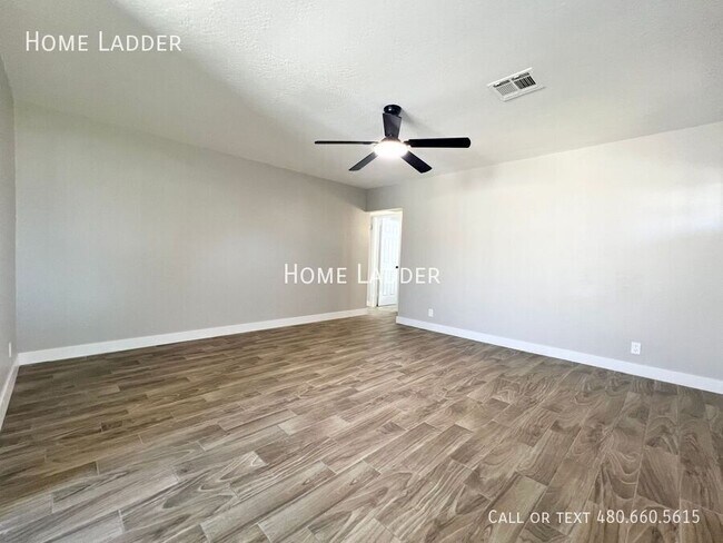 Building Photo - 415 S Lesueur