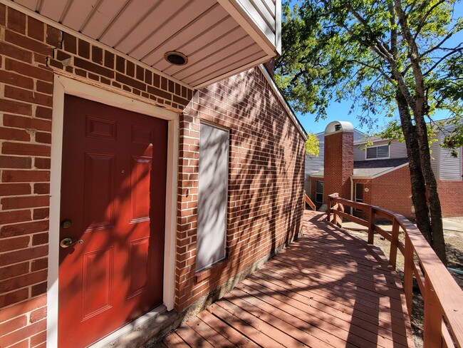 Building Photo - College Station - 2 Bedroom 1.5 Bath Condo...