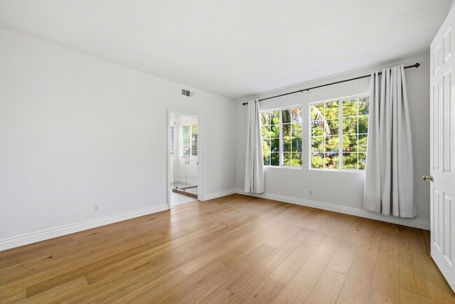 Building Photo - Beautiful 3 Bedroom 2.5 Bath Single Family...