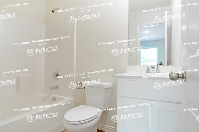 Building Photo - 112 Pinebrook Pl