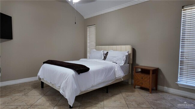 Building Photo - 16 Highland Park Ave