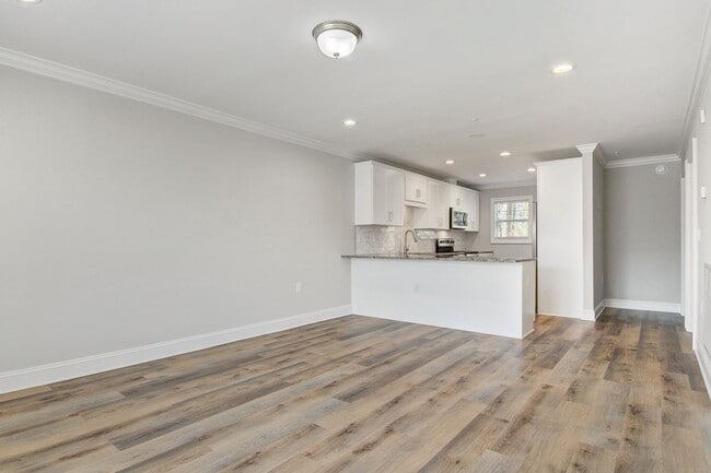 Building Photo - Modern 2-Bed, 2-Bath Single-Level Townhome...