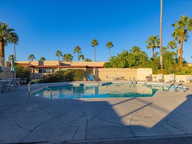 Building Photo - 3 Bedroom, 2.5 Bath