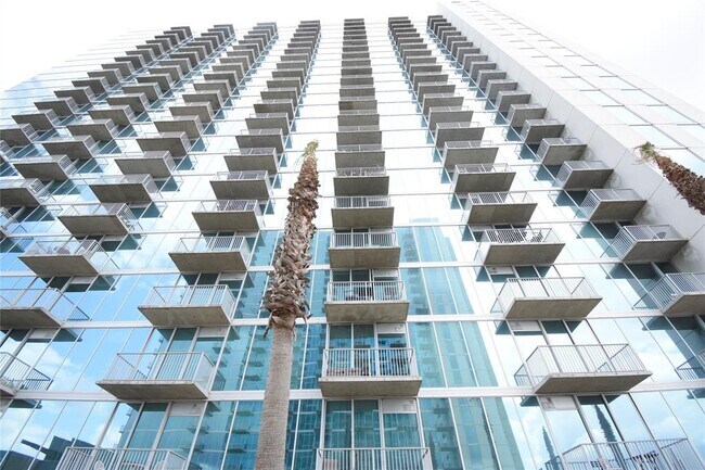 Building Photo - 5925 Almeda Rd