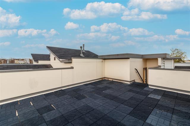 Building Photo - 1925 California Dr