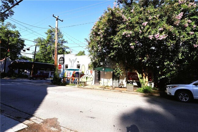 Building Photo - 405 Oakdale Rd NE