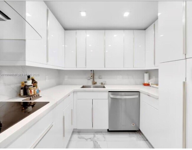 Building Photo - 2500 Parkview Dr