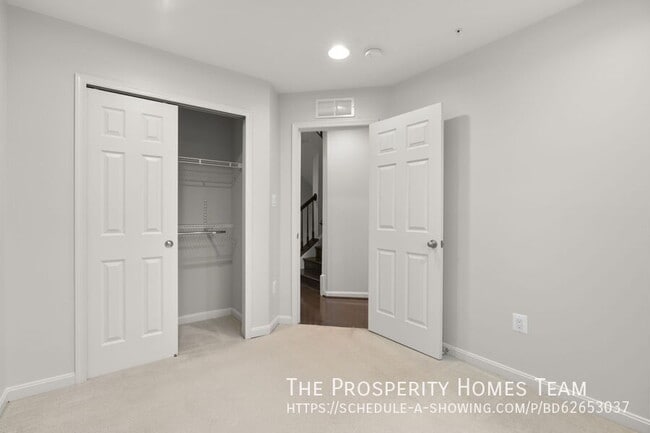 Building Photo - 7207 Barry Ln