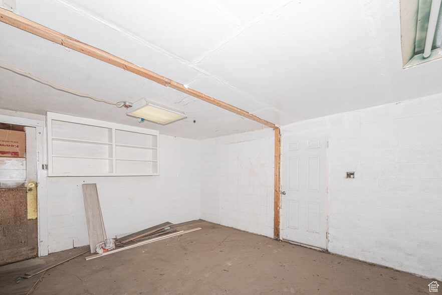 Building Photo - 561 Beverly Ave