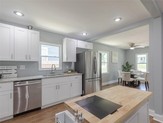 Kitchen - 1377 Avon Ave SW