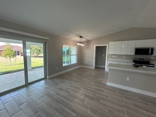 Building Photo - 2106 Nelson Rd N