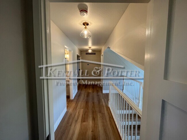 Building Photo - Beautifully Remodeled 4 Bed/2 Full Bath + ...