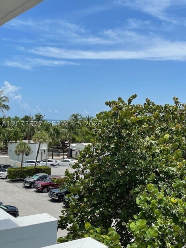 Building Photo - 5313 Collins Ave