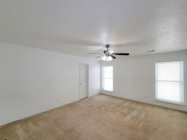 Building Photo - 16807 Sussex Dr