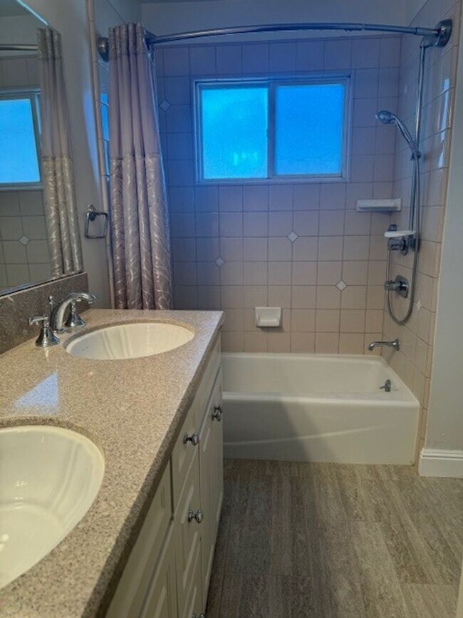 Building Photo - Beautiful Willow Glen 3 Bedroom 2.5 Bath Home.  Located in a desirable neighborhood.