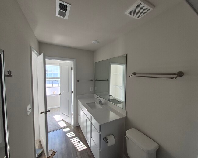 Building Photo - 304 Detroit Ln