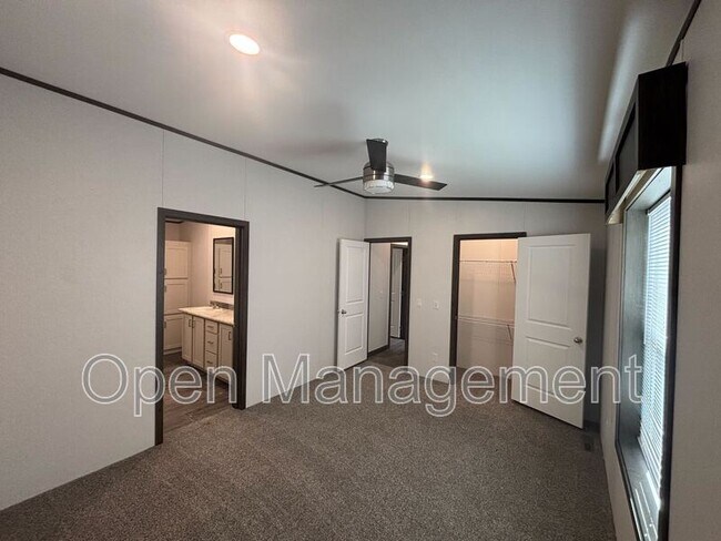 Building Photo - 725 S 12th St