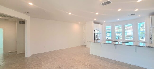 Building Photo - Beautiful Single Story Home in 55 + Commun...