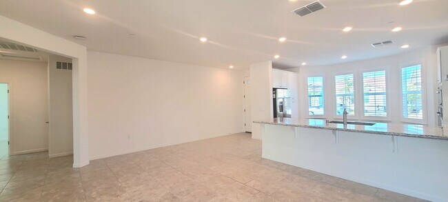 Building Photo - Beautiful Single Story Home in 55 + Community!