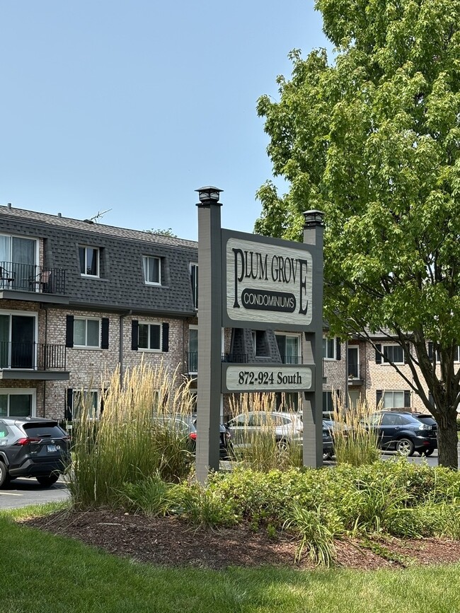 Building Photo - 912 S Plum Grove Rd
