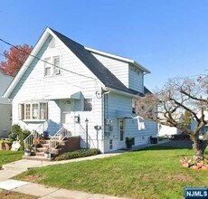 Building Photo - 705 7th St