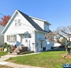 Building Photo - 705 7th St