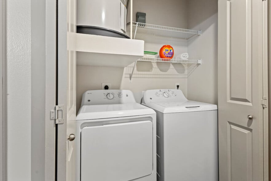 Building Photo - 10550 N Central Expy