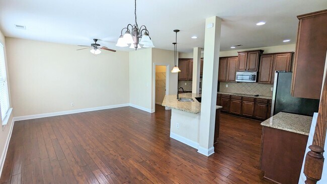 Building Photo - 718 Erika Ln