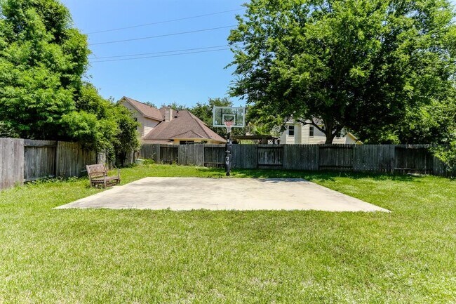 Building Photo - 20907 Field Manor Ln