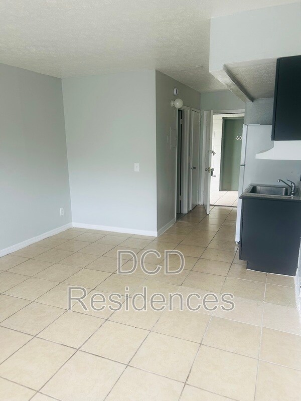 Building Photo - 4115 E Linebaugh Ave.