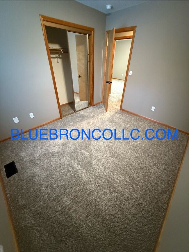 Building Photo - Check out this spacious home with thoughtf...