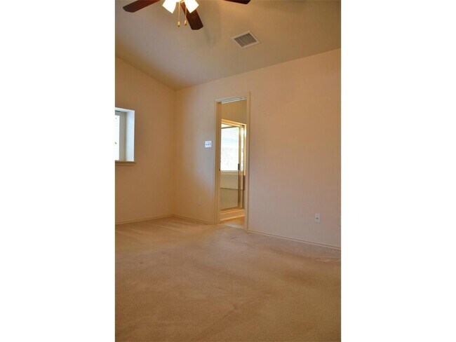 Building Photo - 1511 Legend Oaks Ln