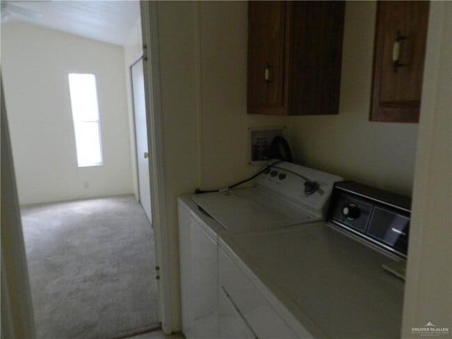 Building Photo - 17 Amy St