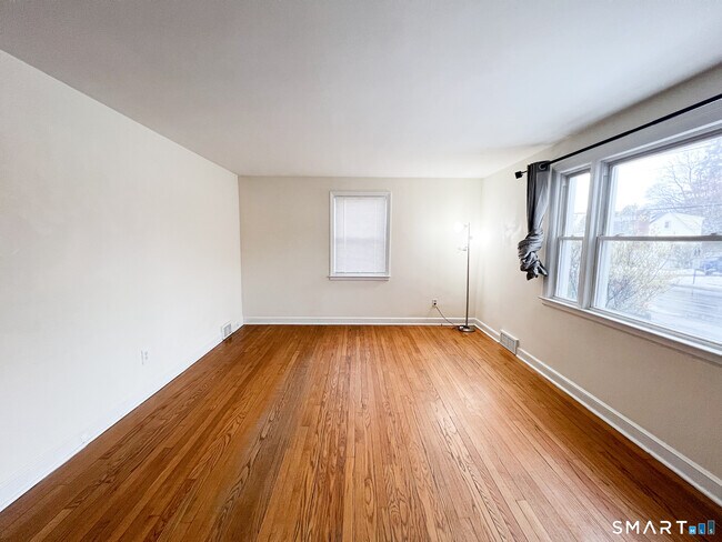 Building Photo - 458 Meadowside Rd