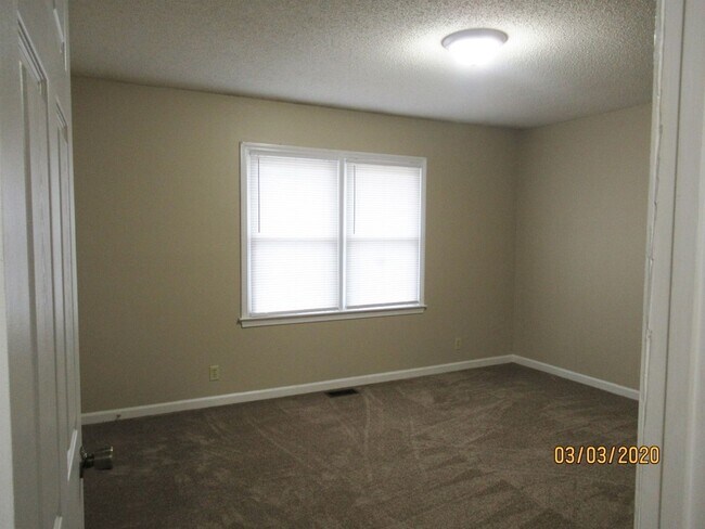 Building Photo - Mallwood Subdivision