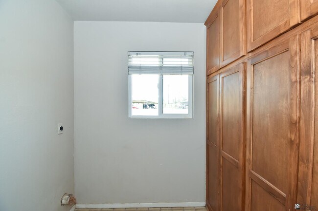 Building Photo - 2490 W Yowell Ct