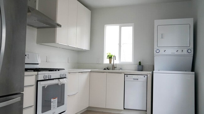 Primary Photo - 1621 Micheltorena St