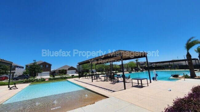 Building Photo - 14374 Palm Ridge