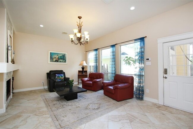 Building Photo - 16242 Pine Thorn Dr