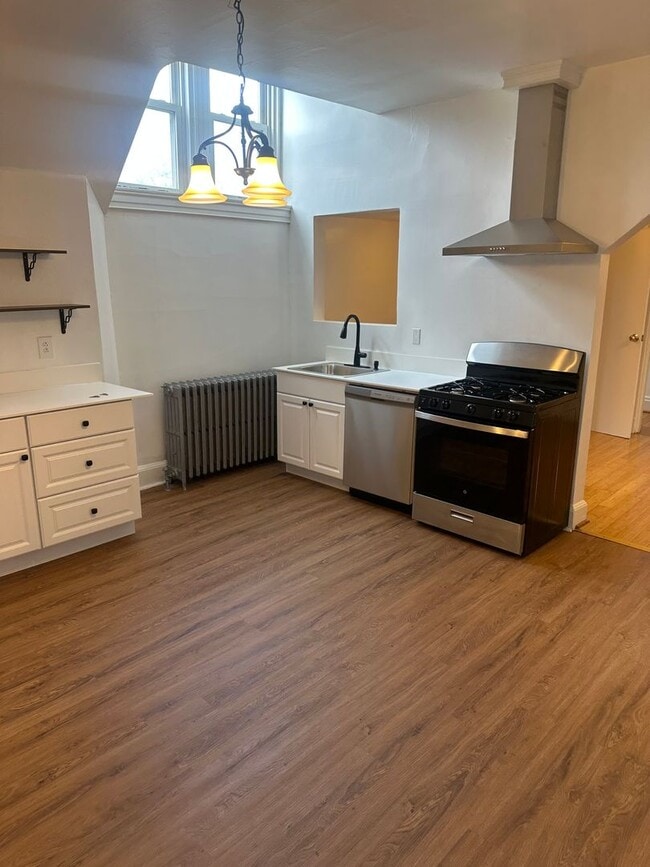 Building Photo - 140 S Fairmount St