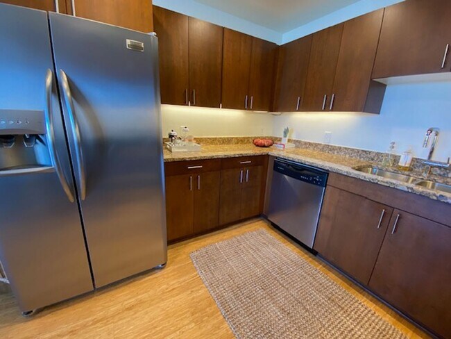 Building Photo - Luxury Fully Furnished Condo Downtown Salem Is Available